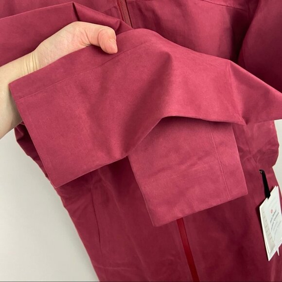 NWT Lululemon Rain Rebel Deep Ruby Jacket Size 2‎ Waterproof New with Tags Coat - Picture 11 of 16